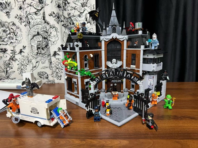 New 2953PCS Batman Arkham Asylum Building Blocks New Gift With Color Box FIGS New 2953PCS Batman Arkham Asylum Building Blocks New Gift With Color Box FIGS