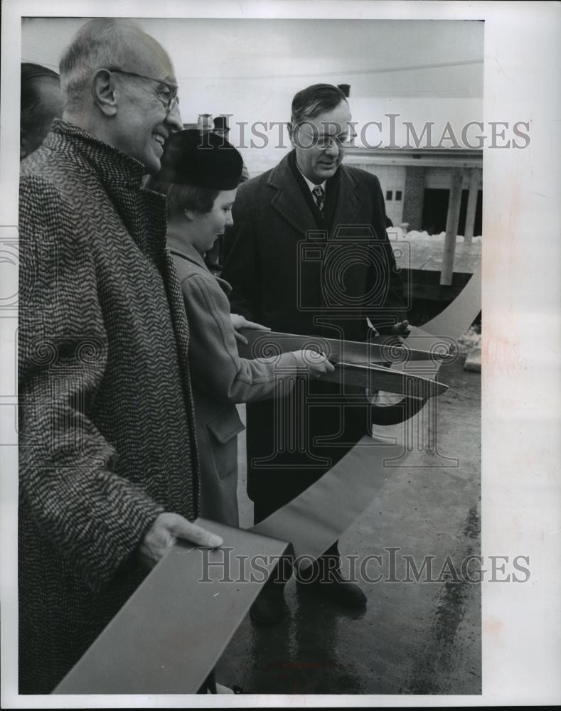 1960 Press Photo Susan Peterson, James H. Collins and Mayor Zeidler at Ceremony