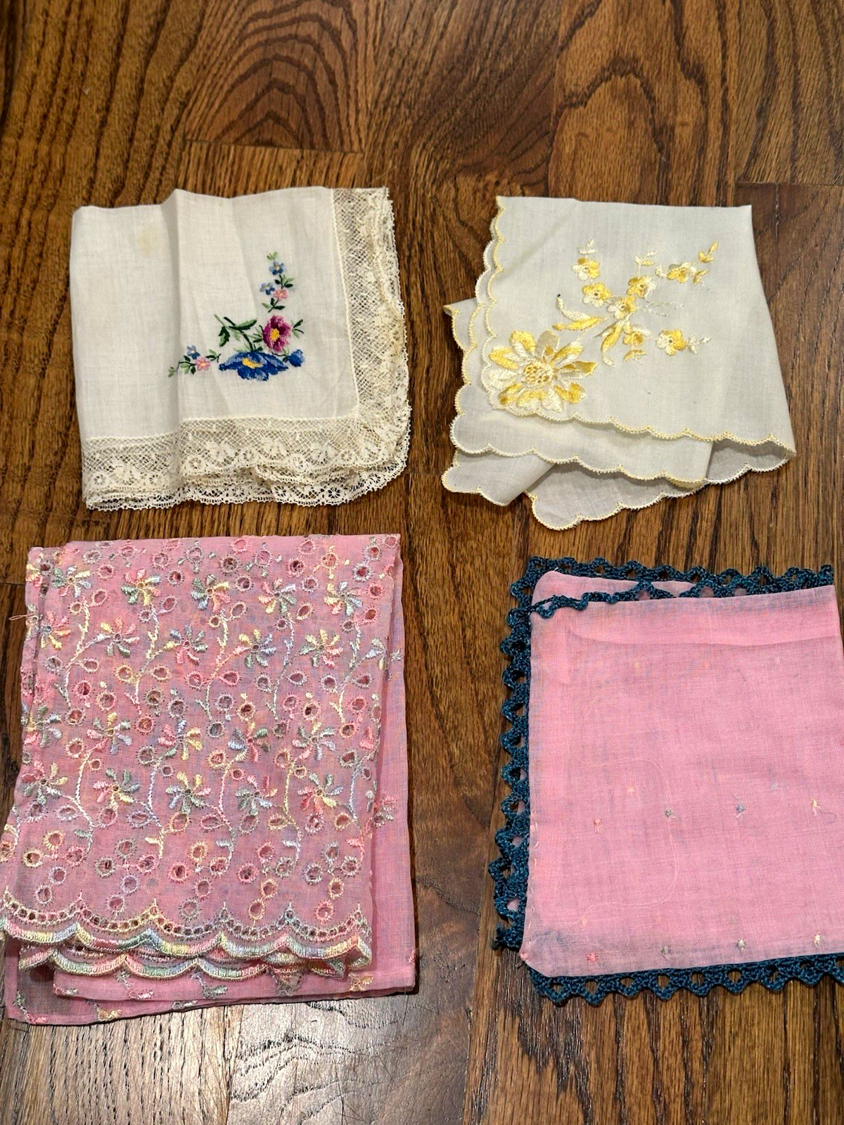 Lot of 4 Vintage Embroidered Lace Trim Floral Handkerchiefs Square Pink/White
