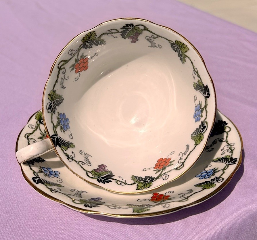 Aynsley England Bone China Teacup Saucer Set Grapevine Pattern A4978? Circa 1900