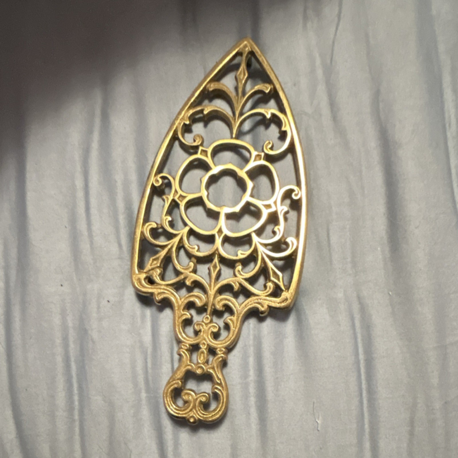 Gold Tone Metal Floral Flower Trivet with Metallic Finish, Novelty Shape
