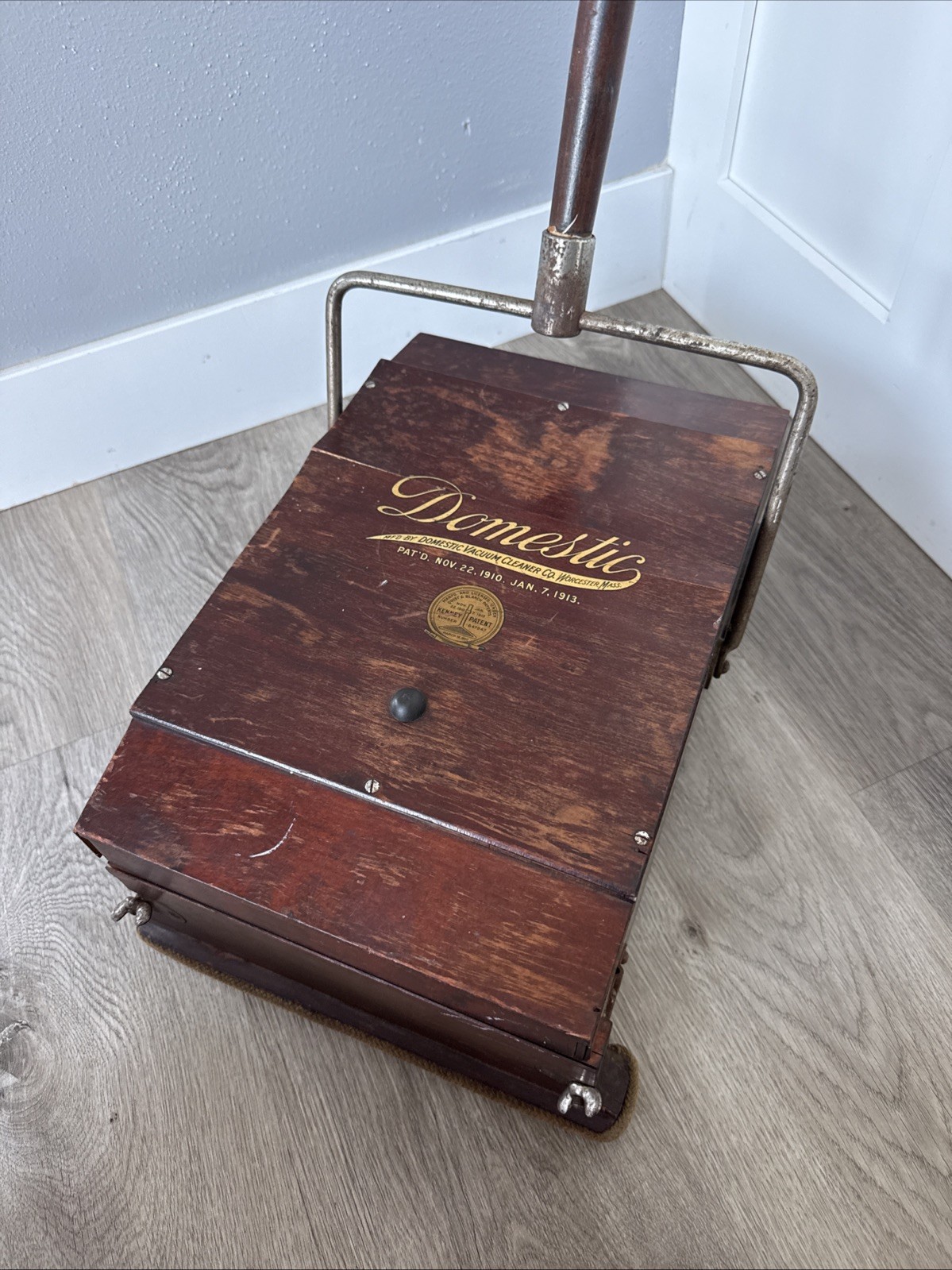 1910s Domestic Vacuum Cleaner Co Floor Sweeper VINTAGE RARE 1910s Domestic Vacuum Cleaner Co Floor Sweeper VINTAGE RARE