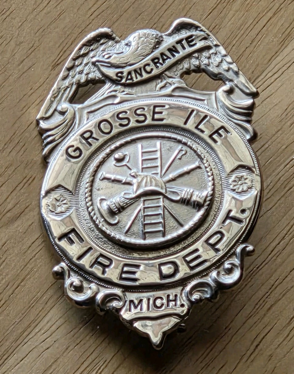 OLD Vtg MICHIGAN GROSSE ILE FIRE DEPARTMENT  DEPT METAL BADGE SHIELD Sancrante