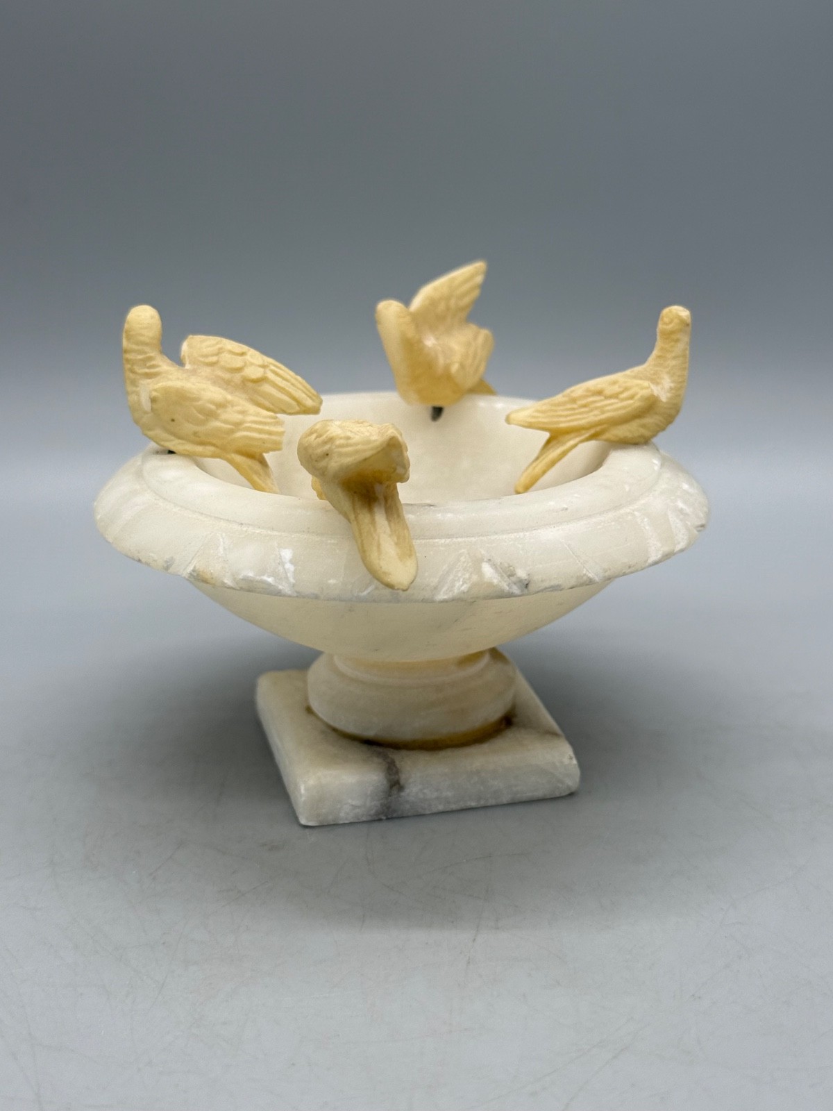VINTAGE ITALIAN ALABASTER MARBLE BIRD BATH WITH BIRDS READ