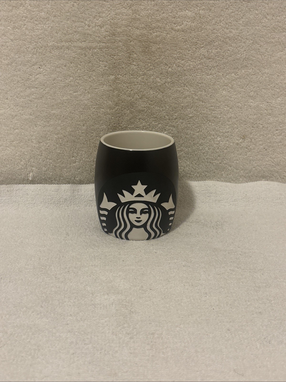 2011 Starbucks Etched Mermaid Siren Black Barrel 14oz Coffee Tea Mug 