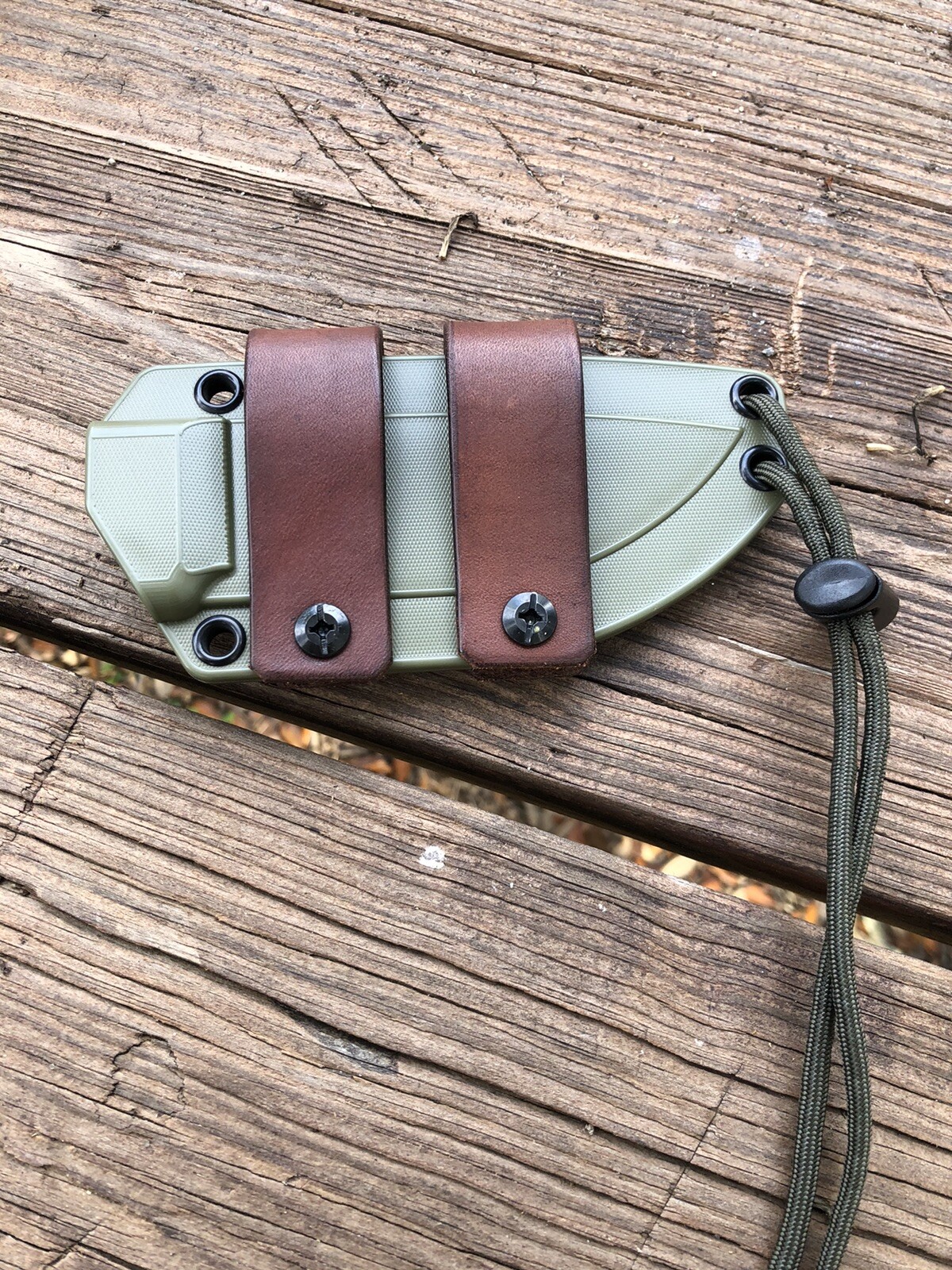 ESEE 3 or 4 Leather Scout Carry Horizontal Straps (knife & Sheath Not Included) ESEE 3 or 4 Leather Scout Carry Horizontal Straps (knife & Sheath Not Included)