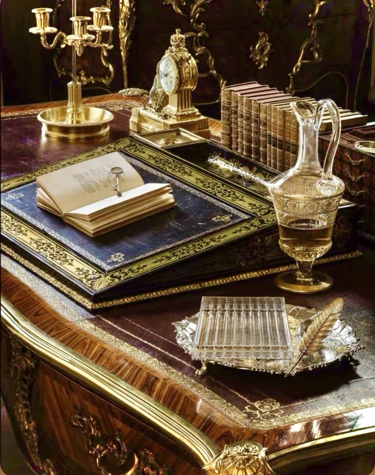 VTG Executive Office Accessories | Gold Lucite Style 10 Pen Holder Display Stand