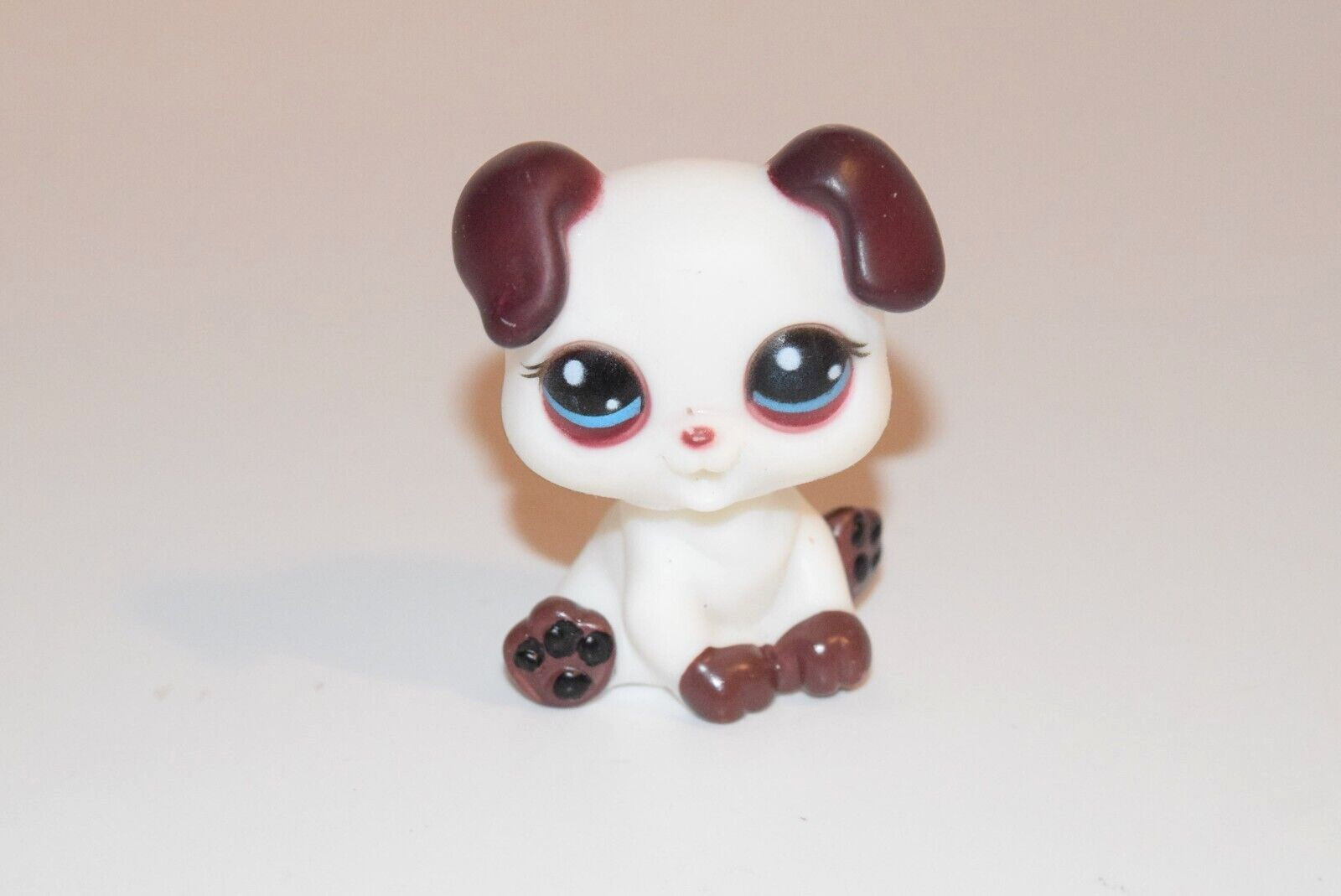 LITTLE BROWN & WHITE PUPPY DOG FIGURINE COLLECTIBLE.