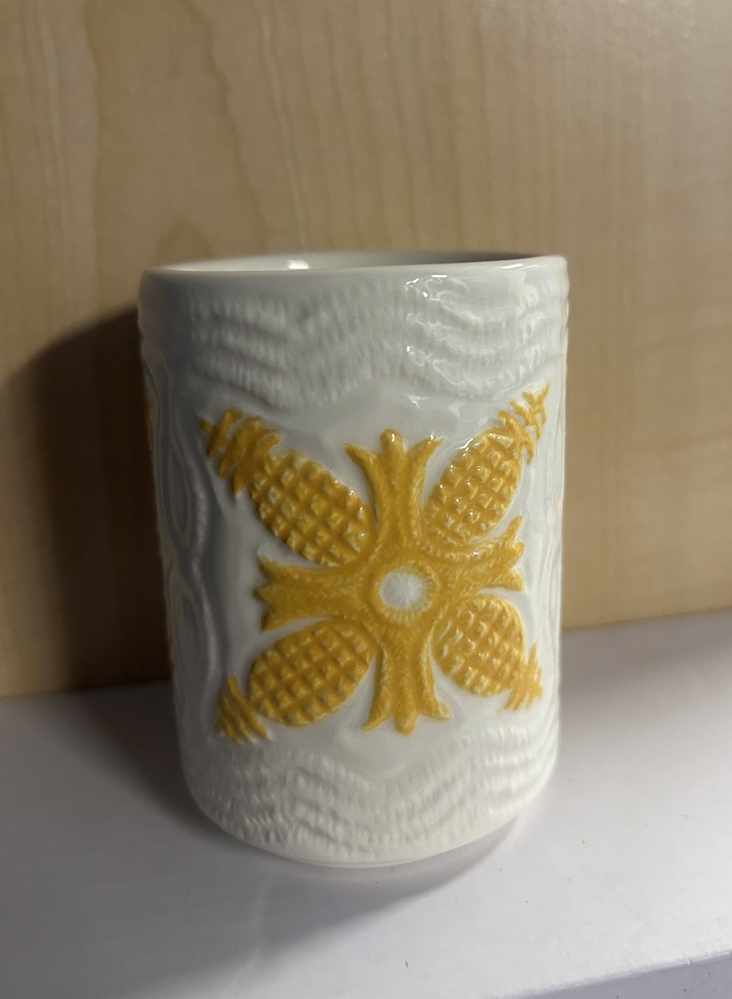 Vintage Hawaiian Quilt Clay Michael J Gillan 1998 Ceramic Yellow Ivory Pineapple
