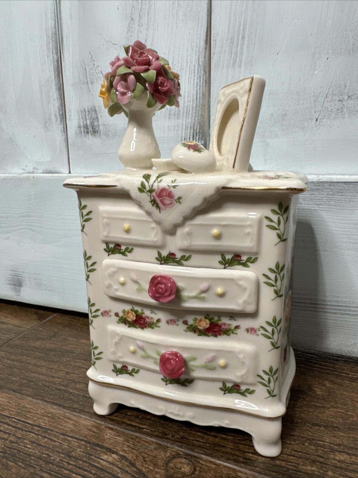 Royal Albert Old Country Roses Music Box Dresser 1962 Royal Albert Old Country Roses Music Box Dresser 1962