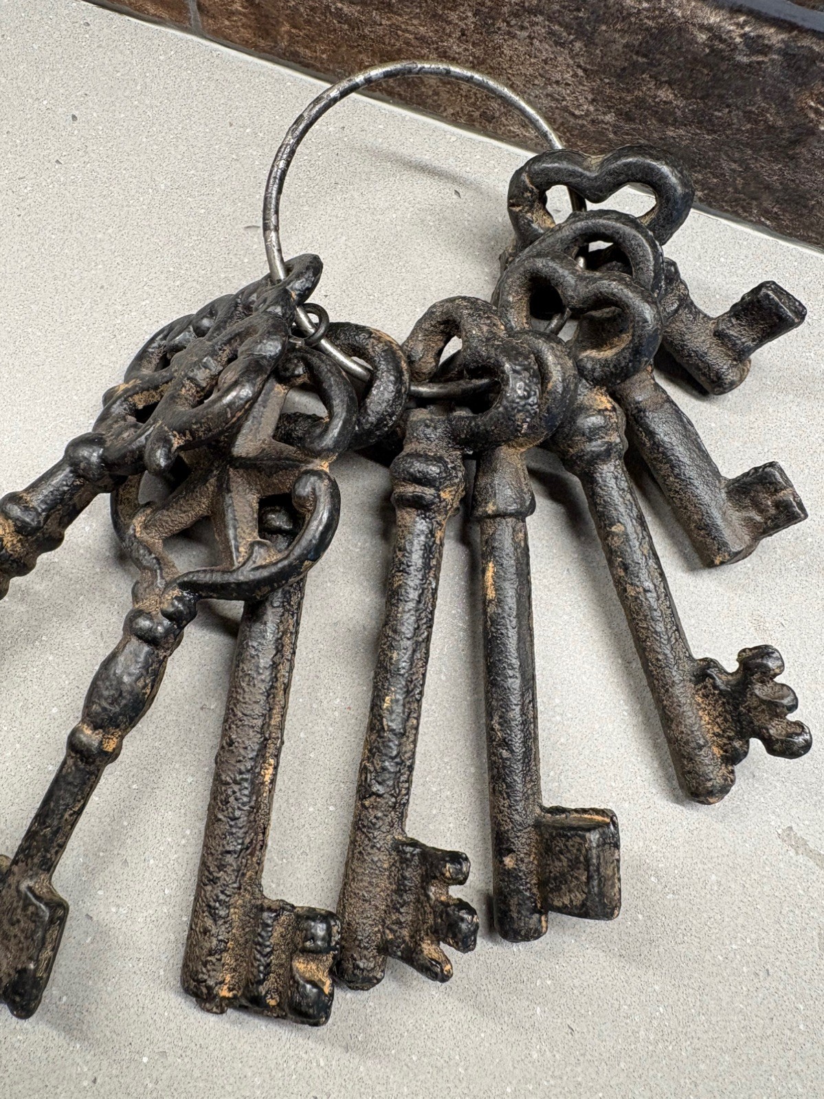 Set 8 Vintage Antique Cast Iron Skeleton Gate Keys with closed ring fall decor