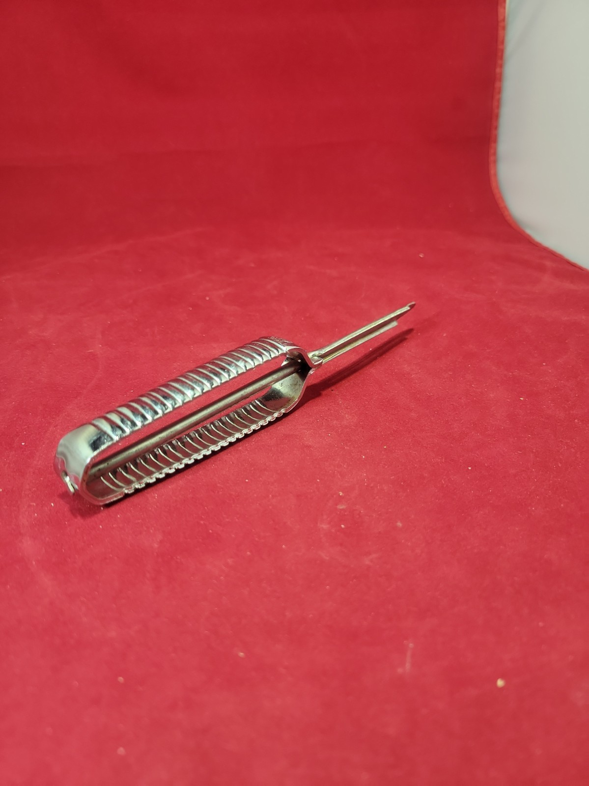 Vintage JR Japan Swivel Potato & Vegetable Peeler Heavy Ribbed Metal Handle SS Vintage JR Japan Swivel Potato & Vegetable Peeler Heavy Ribbed Metal Handle SS