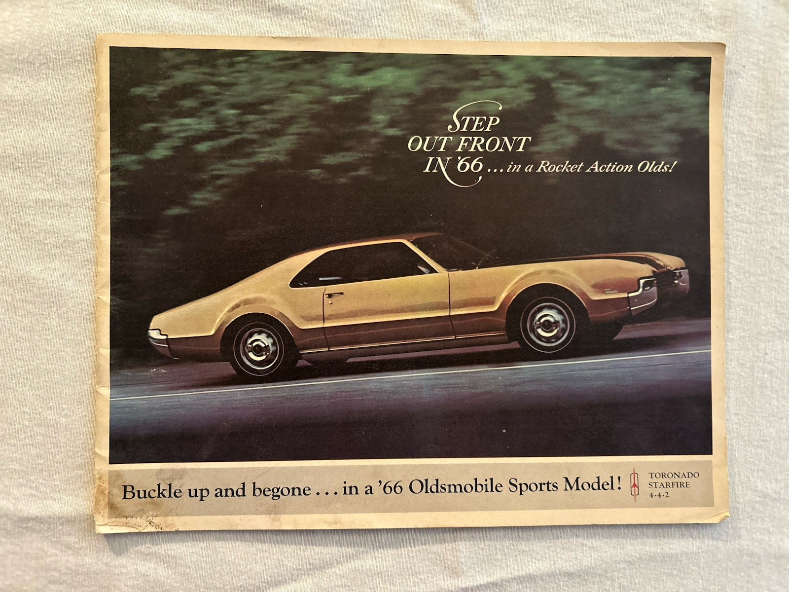 1966 Oldsmobile Sports Models Dealer Sales Brochure - Toronado/Starfire/4-4-2 1966 Oldsmobile Sports Models Dealer Sales Brochure - Toronado/Starfire/4-4-2