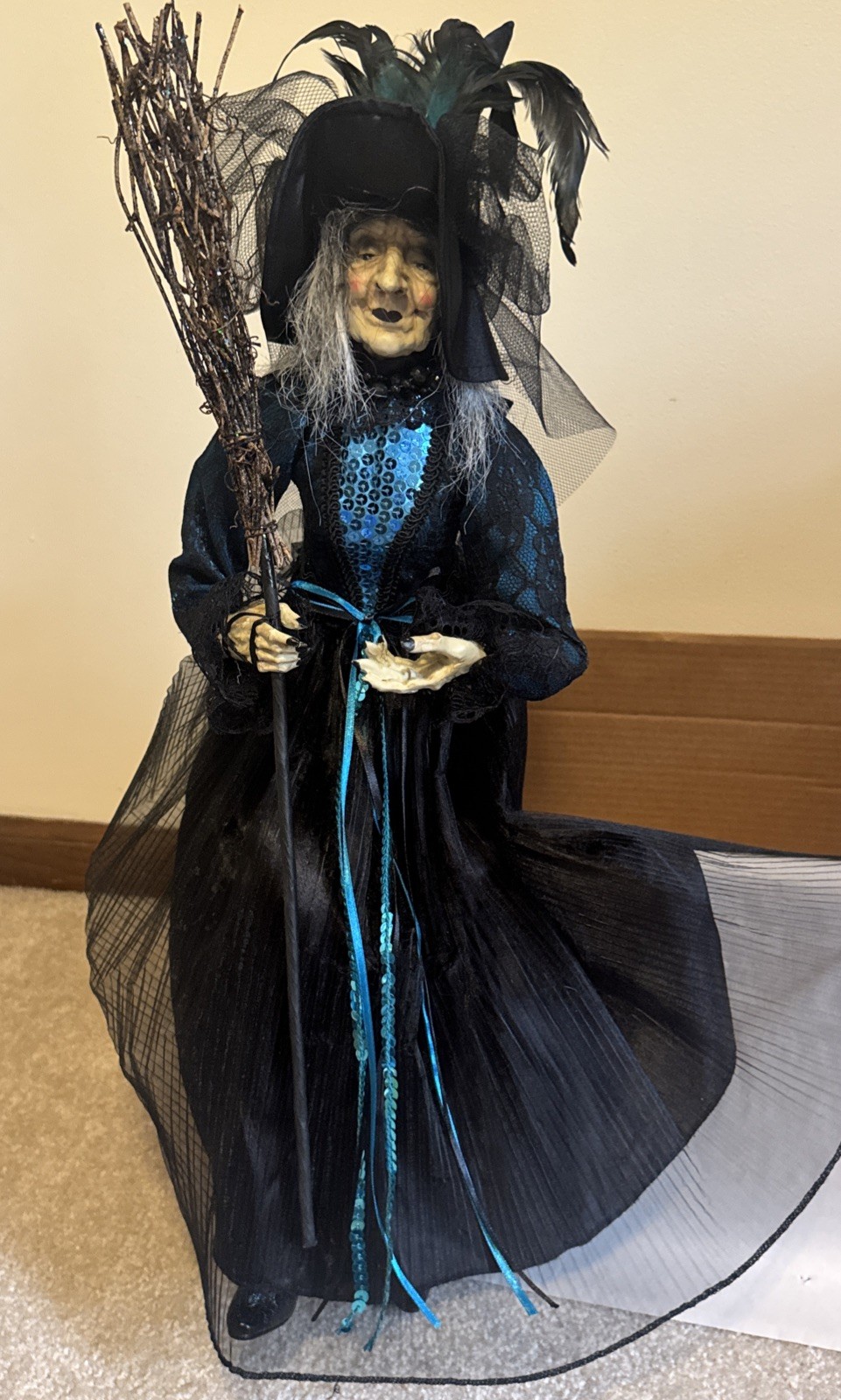 NEW NWT BROOMSTICK Blvd BLACK Blue WITCH w/BROOM SHELF SITTER 24”-28