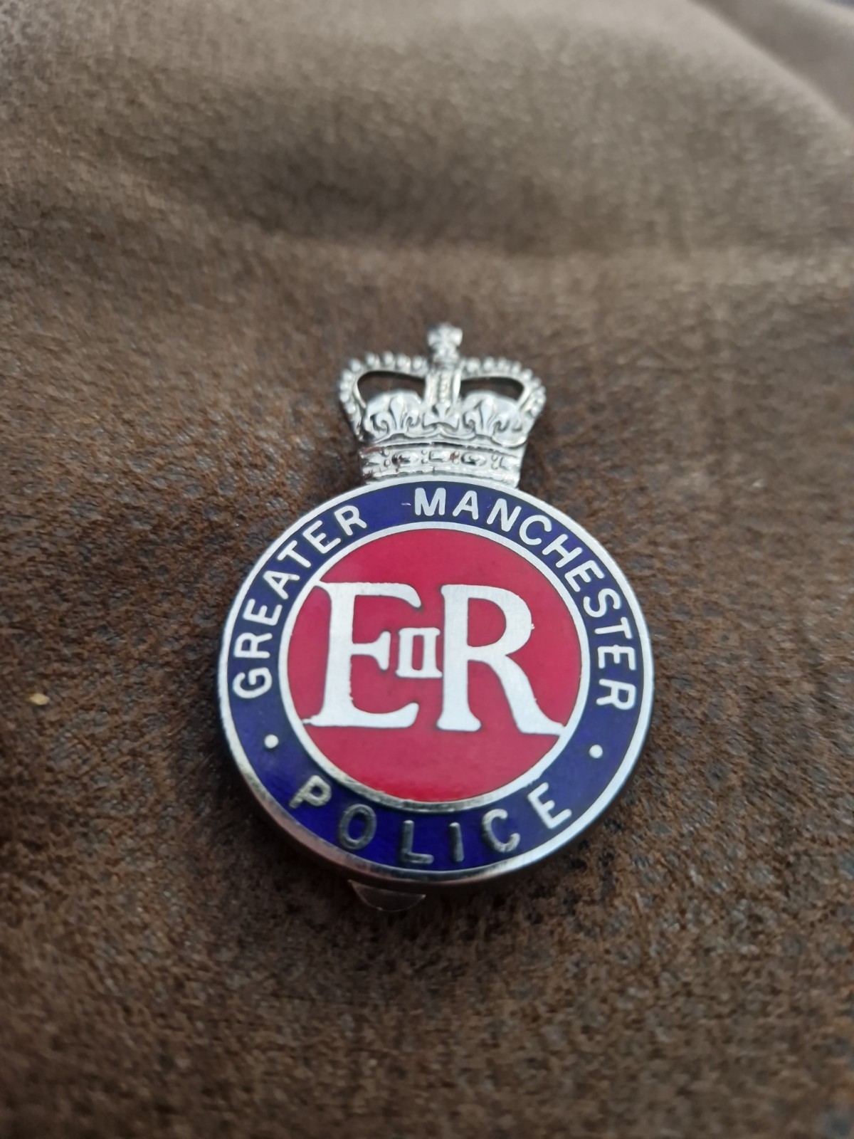 Obsolete Greater Manchester Police badge ~ Q/C Cap Badge ~ Obsolete (2)