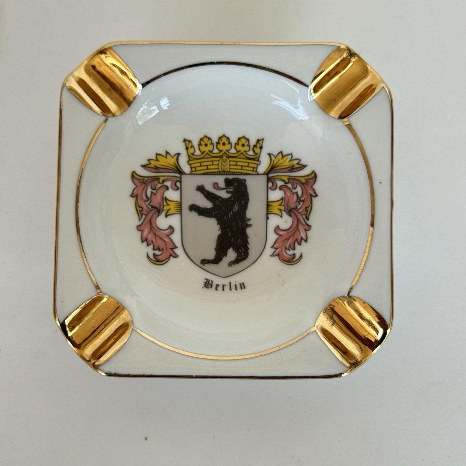 SCHEDEL BAVARIA BERLIN LUSTRE ASHTRAY WITH BERLIN DEUTSCHLAND GERMAN & CREST