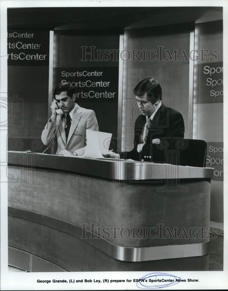 1982 Press Photo George Grande and Bob Ley in ESPN\'s SportsCenter New Show 1982 Press Photo George Grande and Bob Ley in ESPN\'s SportsCenter New Show