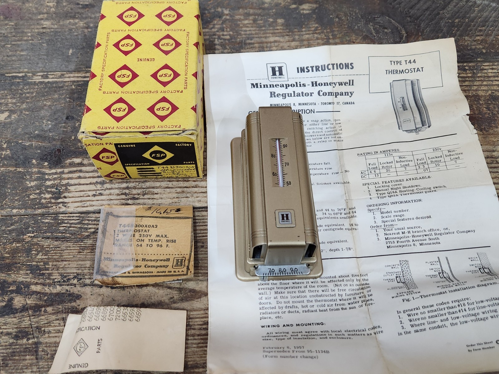 NEW Old Stock Vintage Honeywell Mid Century Modern Art Deco Style Thermostat T44