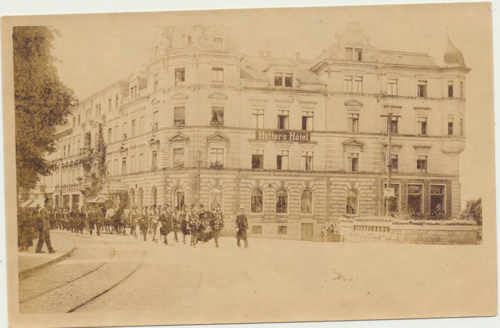 PHOTO POSTCARD ZITTAU Hütter\'s Hotel Occasion Procession Parade Funeral, hearse?
