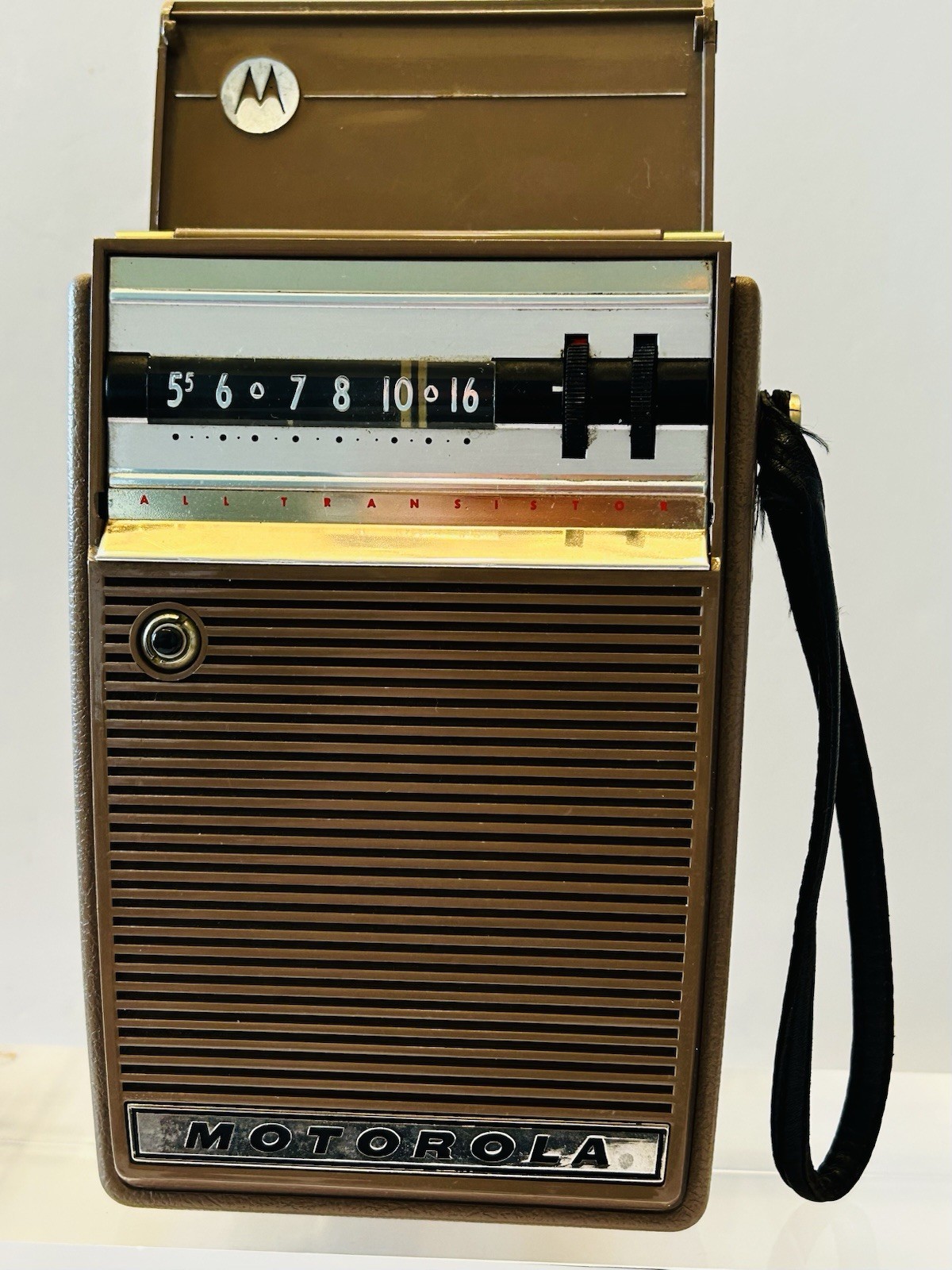 RARE:MOTOROLA X29N - 8 TRANSISTOR BROWN 1961 AM RADIO “working/tested” EUC.