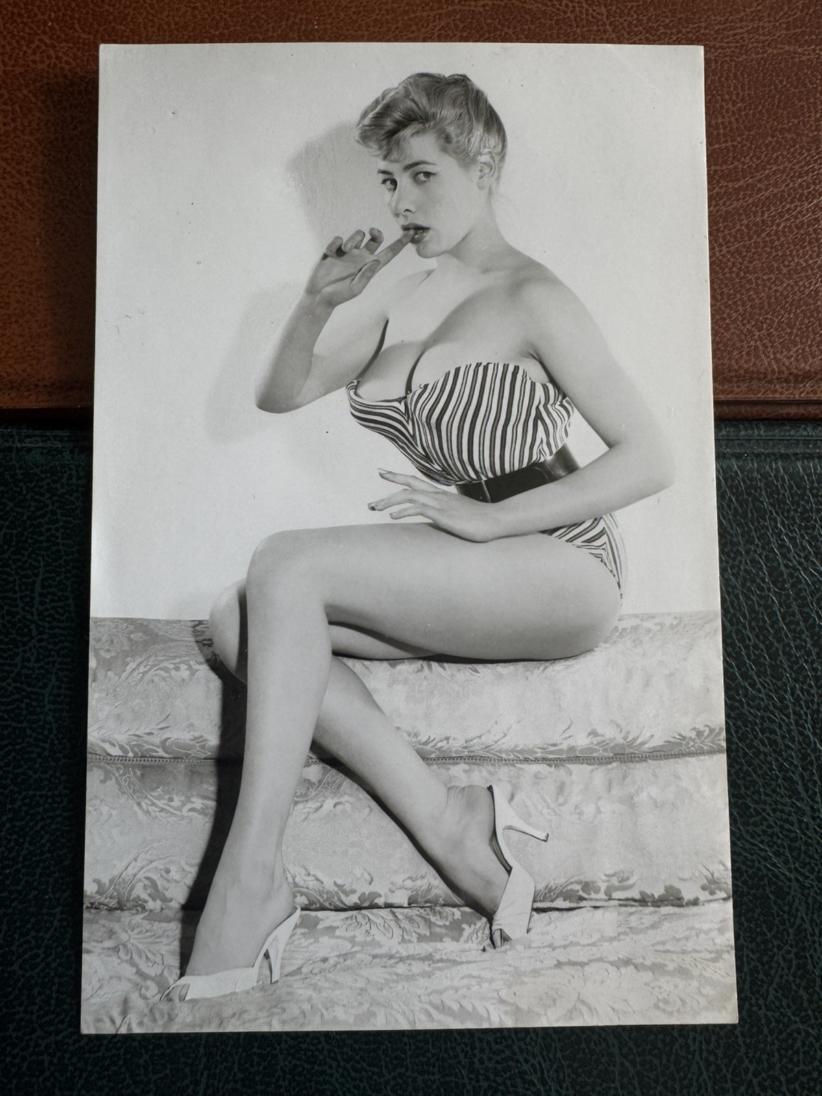 (BF2) VERY RARE NANCY ROBERTS VINTAGE SIGNED AUTOGRAPH BRITISH GLAMOUR MODEL