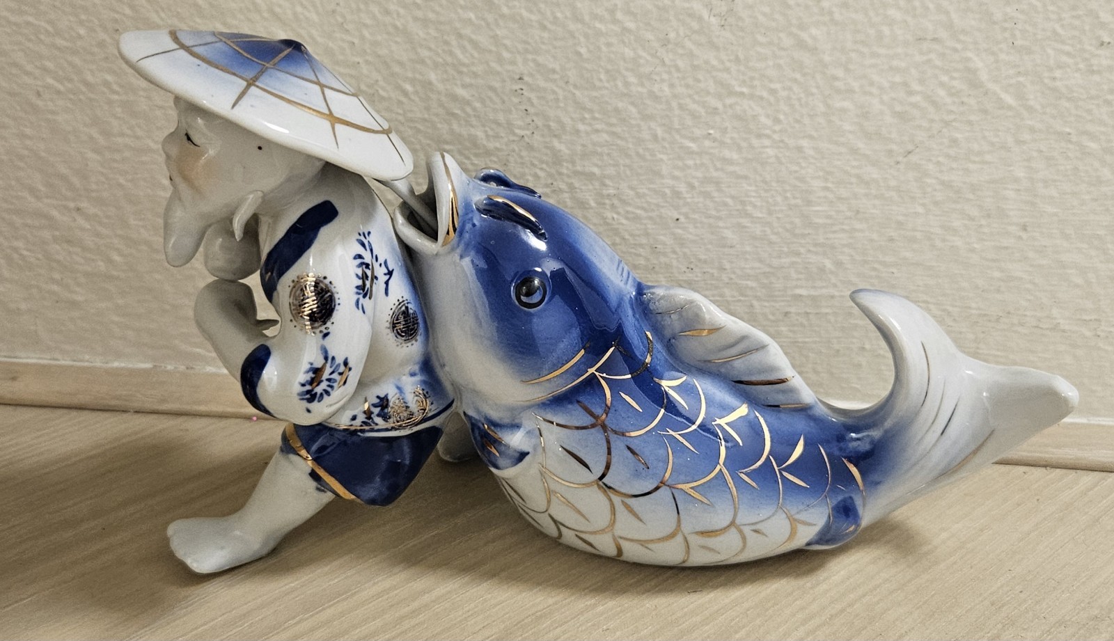 VINTAGE ANTIQUE ASIAN CHINESE MAN LUCKY KOI FISH DECOR FIGURINE FISHERMAN VINTAGE ANTIQUE ASIAN CHINESE MAN LUCKY KOI FISH DECOR FIGURINE FISHERMAN