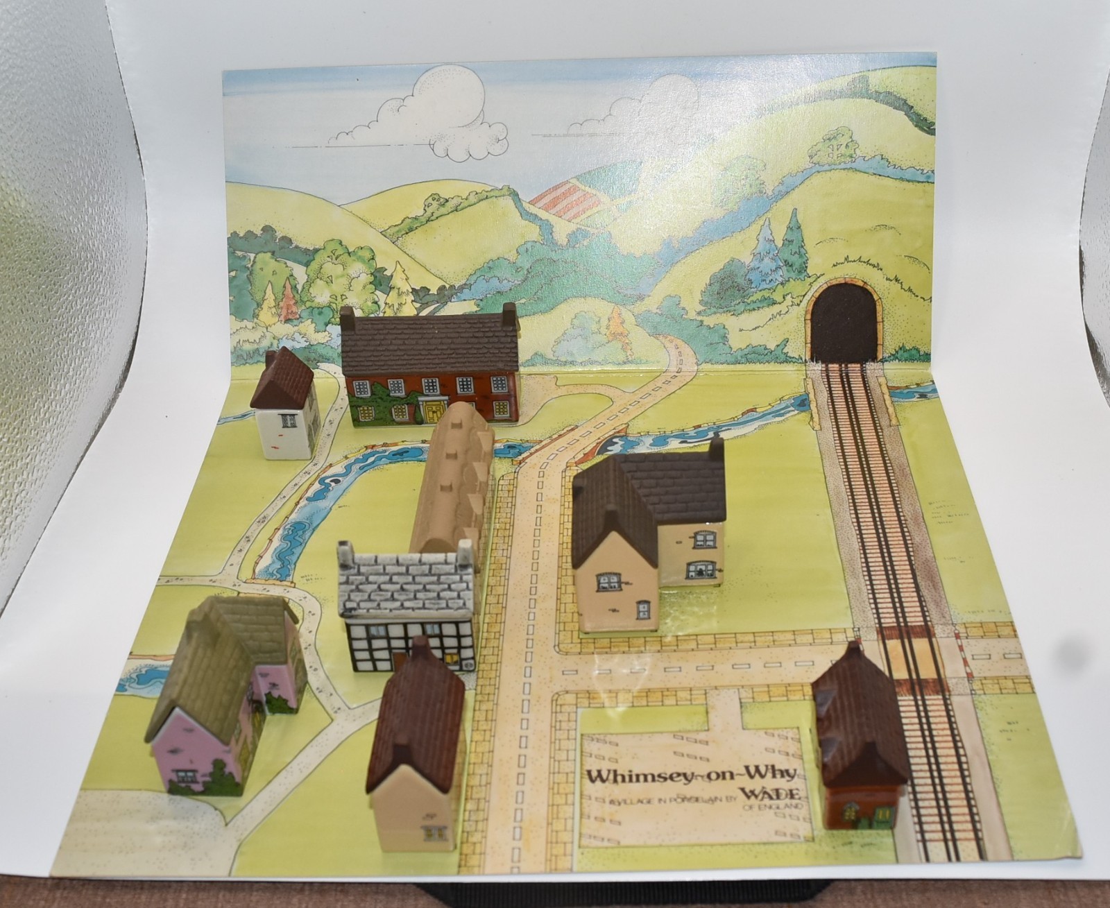 Whimsey-On-Why Set 3 by Wade - complete w/ Box, Sleeve and Display Mat - 1982
