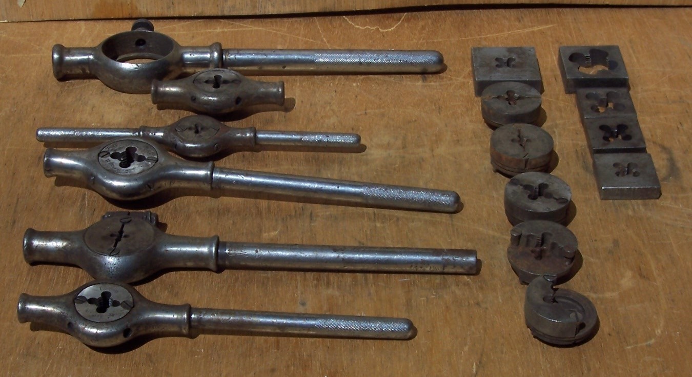 Collector/Vintage/antique American machinist/mechanic thread dies tool T-handles