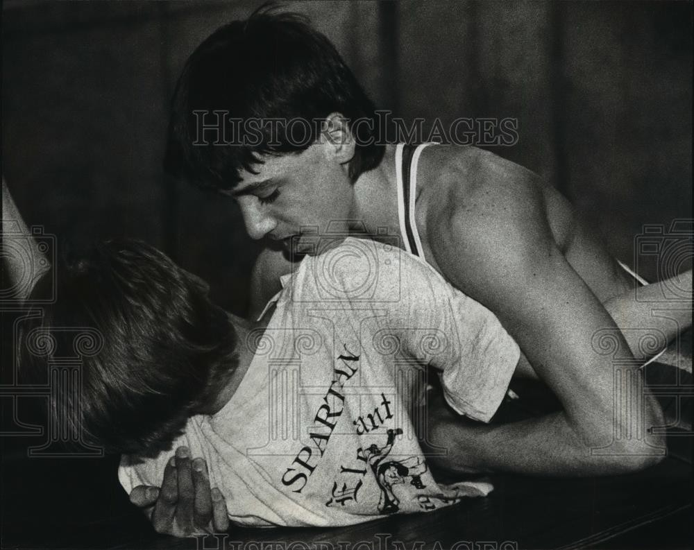 1994 Press Photo Martin Luther Wrestlers Zac Cornett and Kevin Crosby Work Out 1994 Press Photo Martin Luther Wrestlers Zac Cornett and Kevin Crosby Work Out