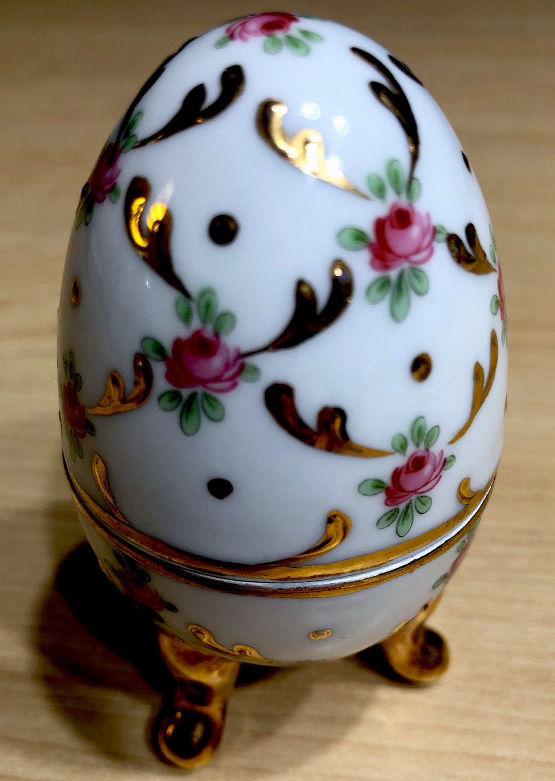 D.N.&E.I. Porcelain Egg 3 Legs Vintage
