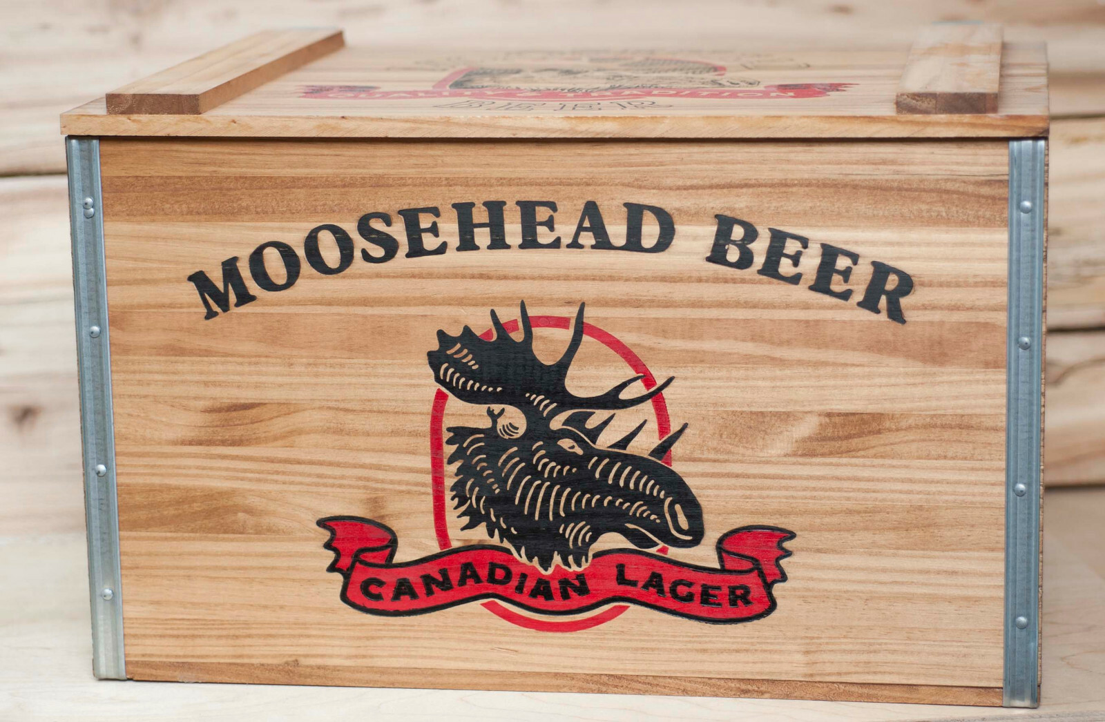 Vintage Moosehead Wood Crate Canada Bright Graphics Attached Lid w/ Hinges#6090 Vintage Moosehead Wood Crate Canada Bright Graphics Attached Lid w/ Hinges#6090