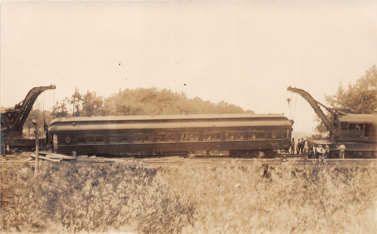 J39/ Interesting RPPC Postcard c1910 Railroad Wreck Disaster Cranes 238