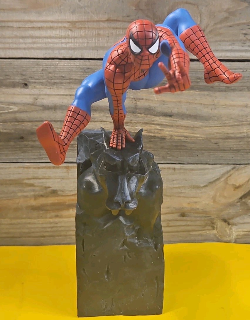 Rare Limited Attakus Spider-man on Gargoyle Porcelain Statue 1997 No. 785 In Box
