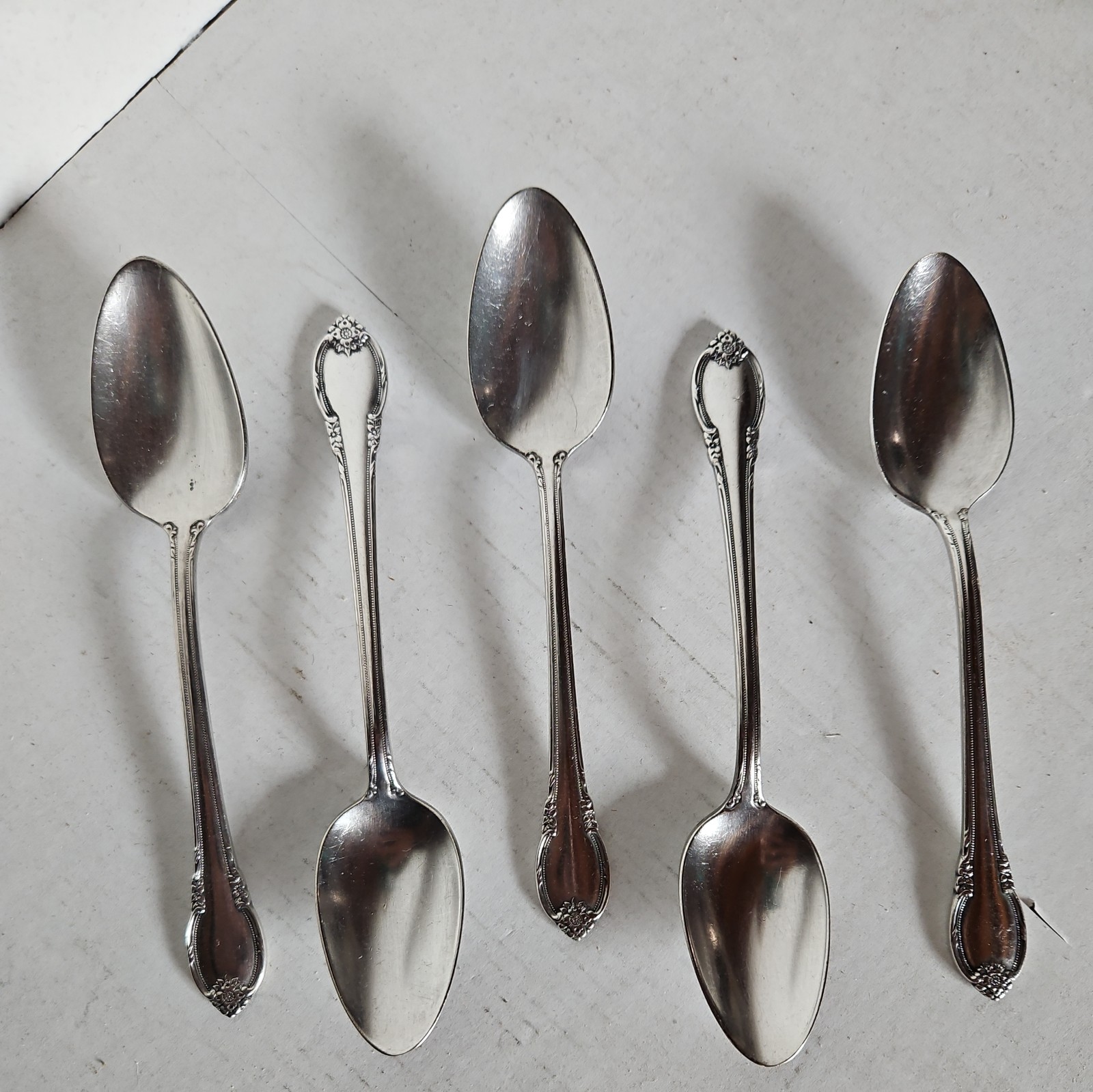 BEAUTUFUL Set Of 5 VTG 1847 Rogers Bros Flatware REMEMBRANCE SilveR Plate 4.5 in