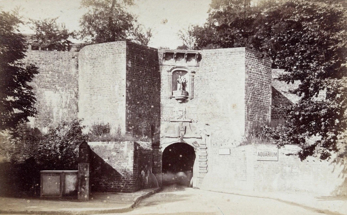 France, Boulogne-sur-Mer, La Porte de Calais, original print, circa 1895