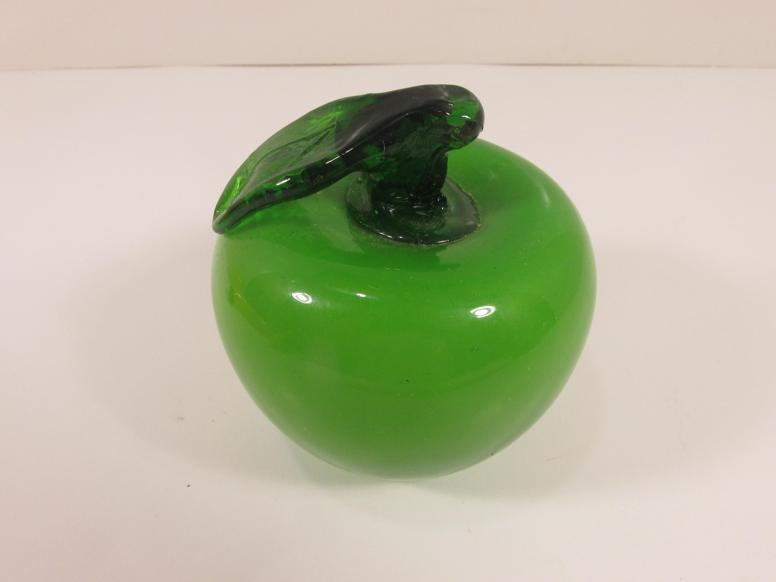 Vintage Art Glass Apple Paperweight Figurine Blown Glass Home Decor Gift 4 Inch