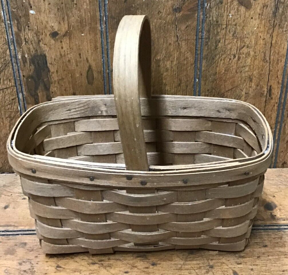 Longaberger 1986 Basket w/Handle signed & Dated 9\