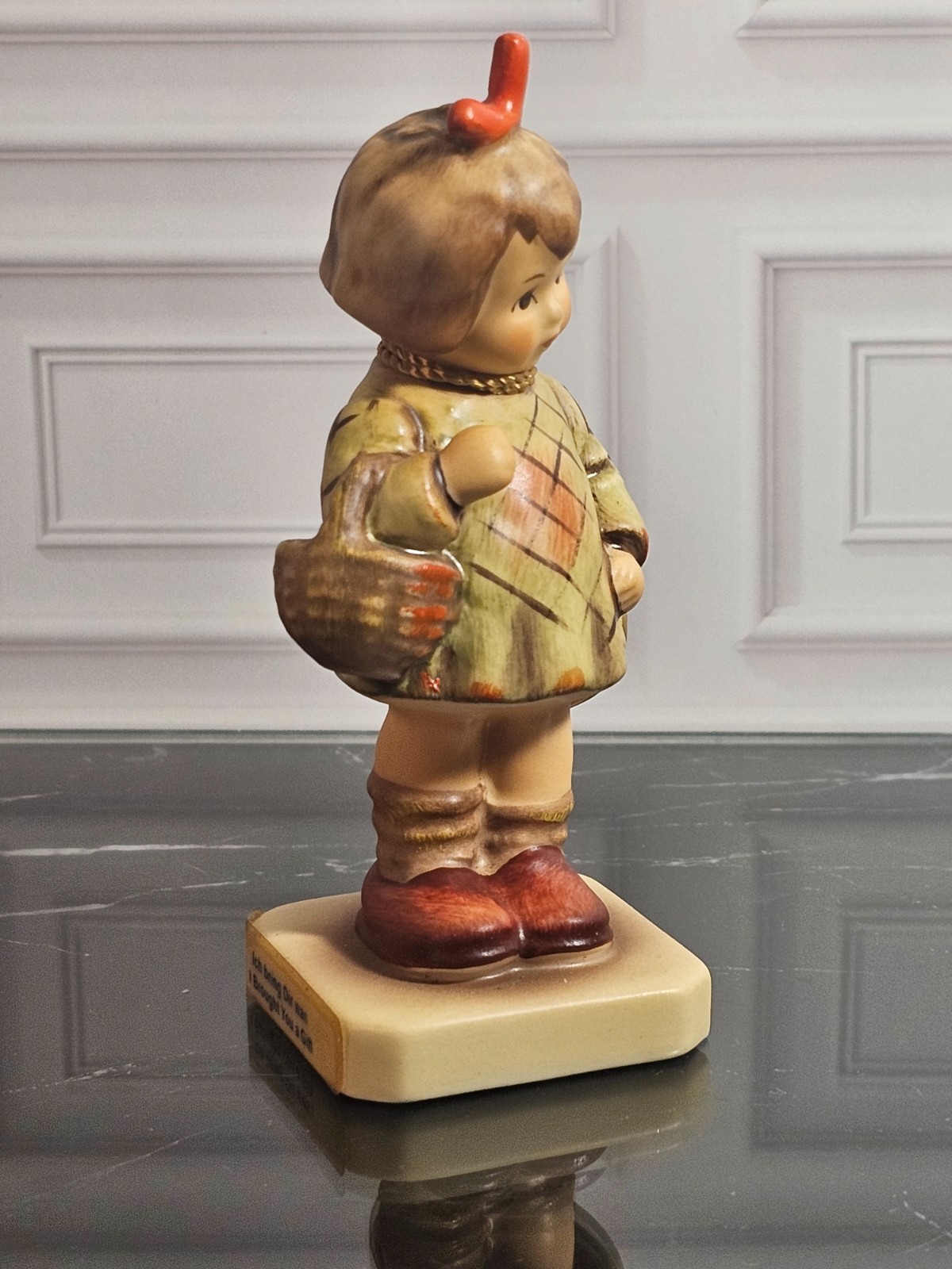 Goebel Hummel I Brought You a Gift 479 Figurine Club Exclusive w/ Tag 1987 Girl