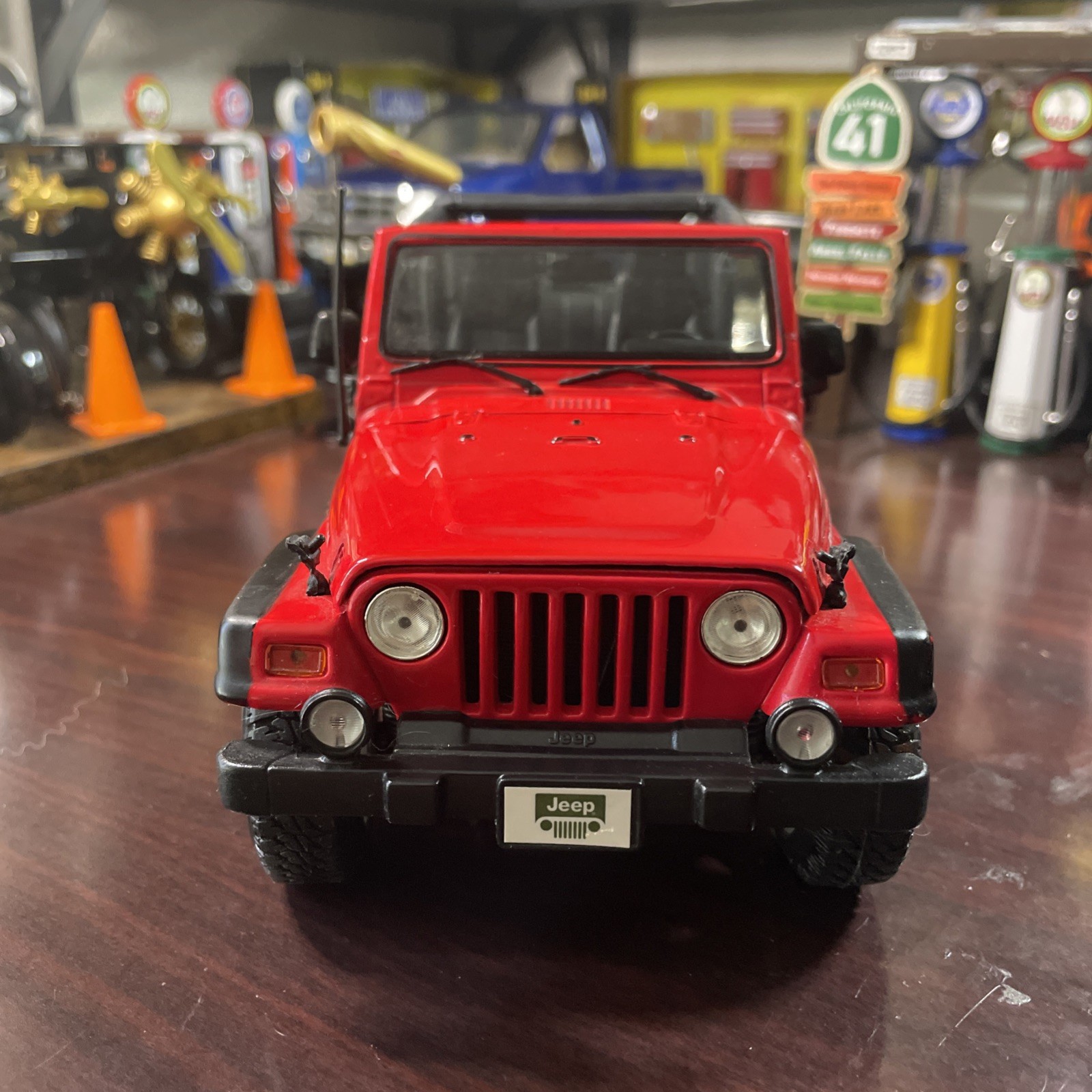 Maisto 1/18 Scale Diecast Jeep Wrangler Rubicon Red Model Car 2019