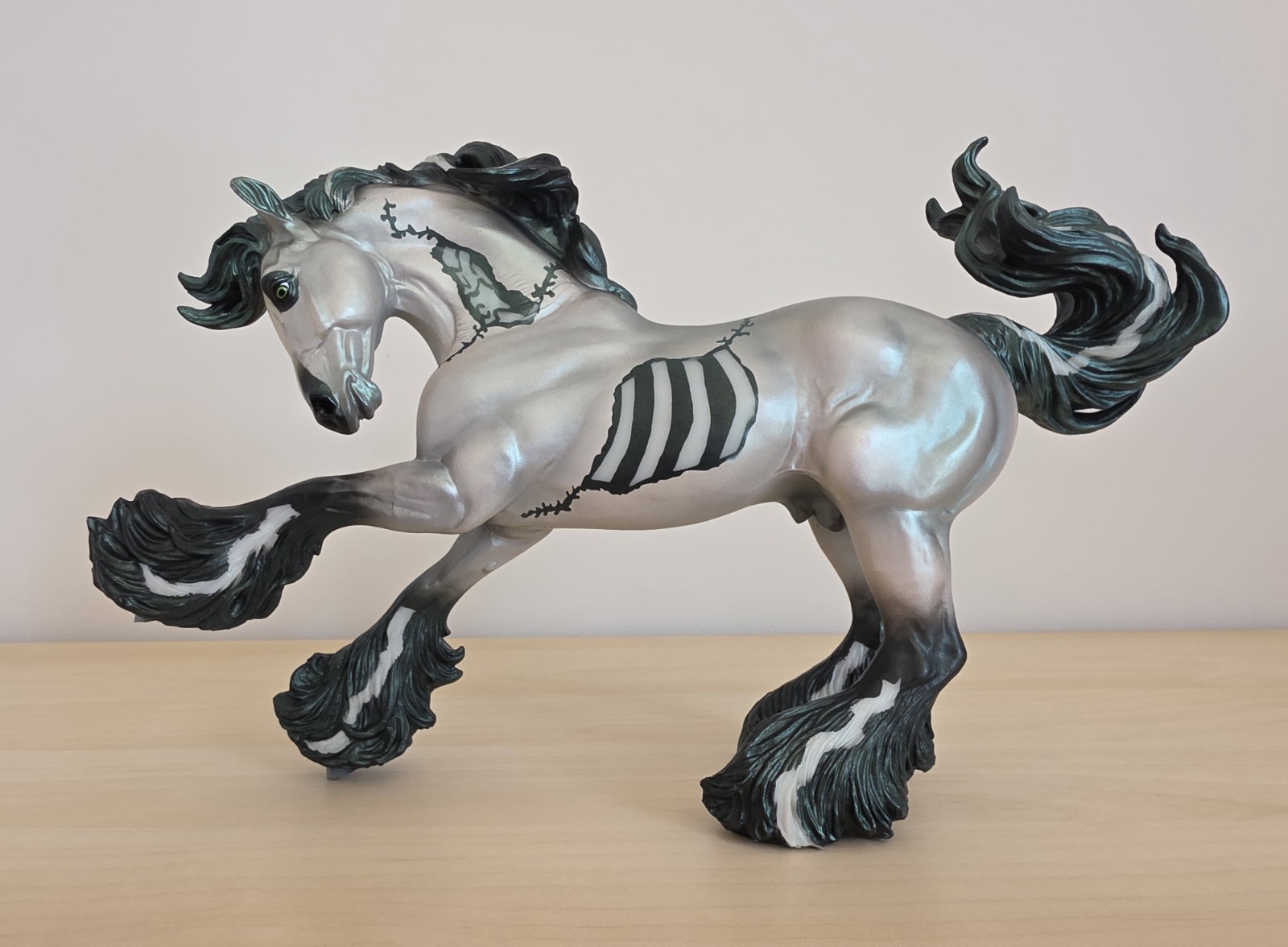 Breyer Traditional Model Horse THRILLER #1833 Halloween Glow Gypsy Vanner 2021