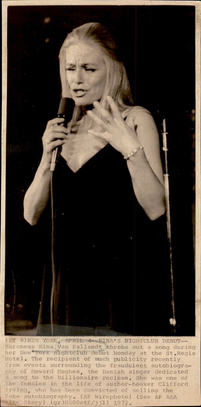 LG92 1972 AP Wire Photo BARONESS NINA VAN PALLANDT NIGHTCLUB DEBUT NEW YORK