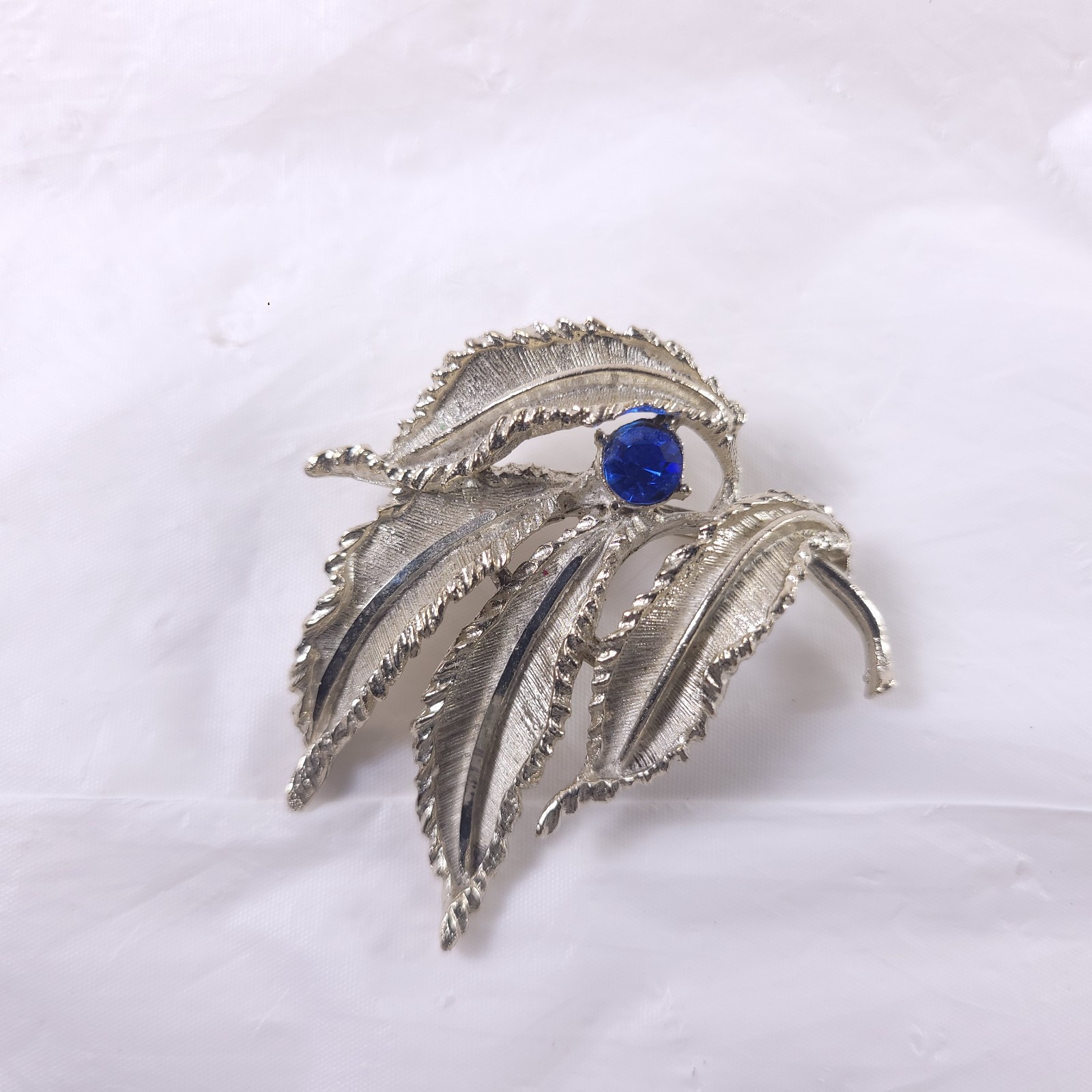 Draping Leaves Silver Tone Blue Rhinestone Brooch Vintage Pin Draping Leaves Silver Tone Blue Rhinestone Brooch Vintage Pin