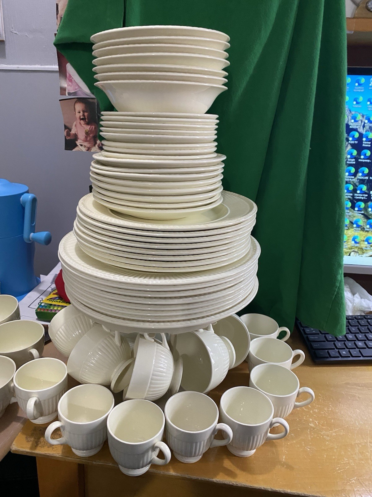 65 Total PCS of Wedgewood Dinner Set England