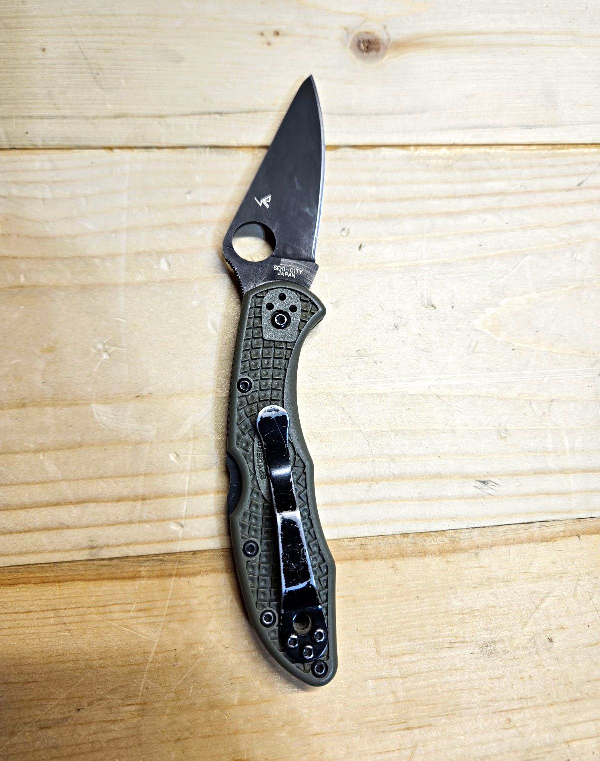 Spyderco Delica 4 CPM CruWear DLT Exclusive