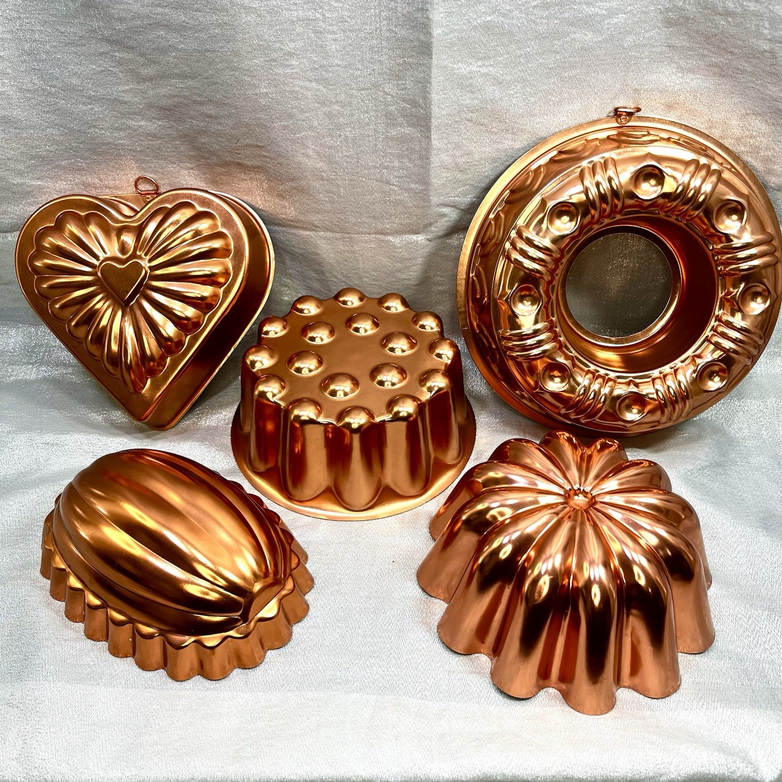 VINTAGE Mirro 5 Piece Aluminum Copper-Tone Mold Set M079756