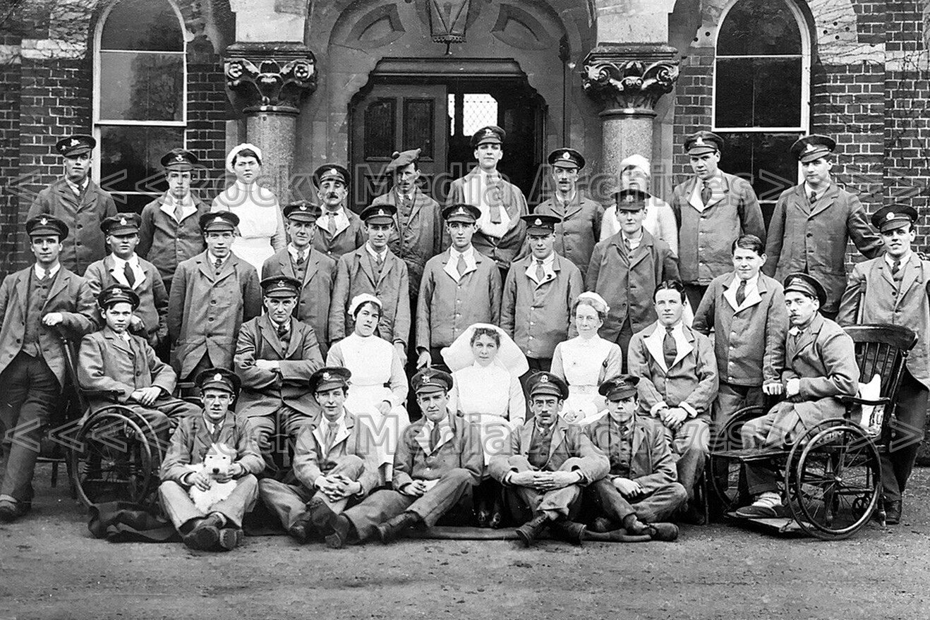 wss-66 WWI, War Hospital and Nurses, Saffron-Walden, Essex. Photo