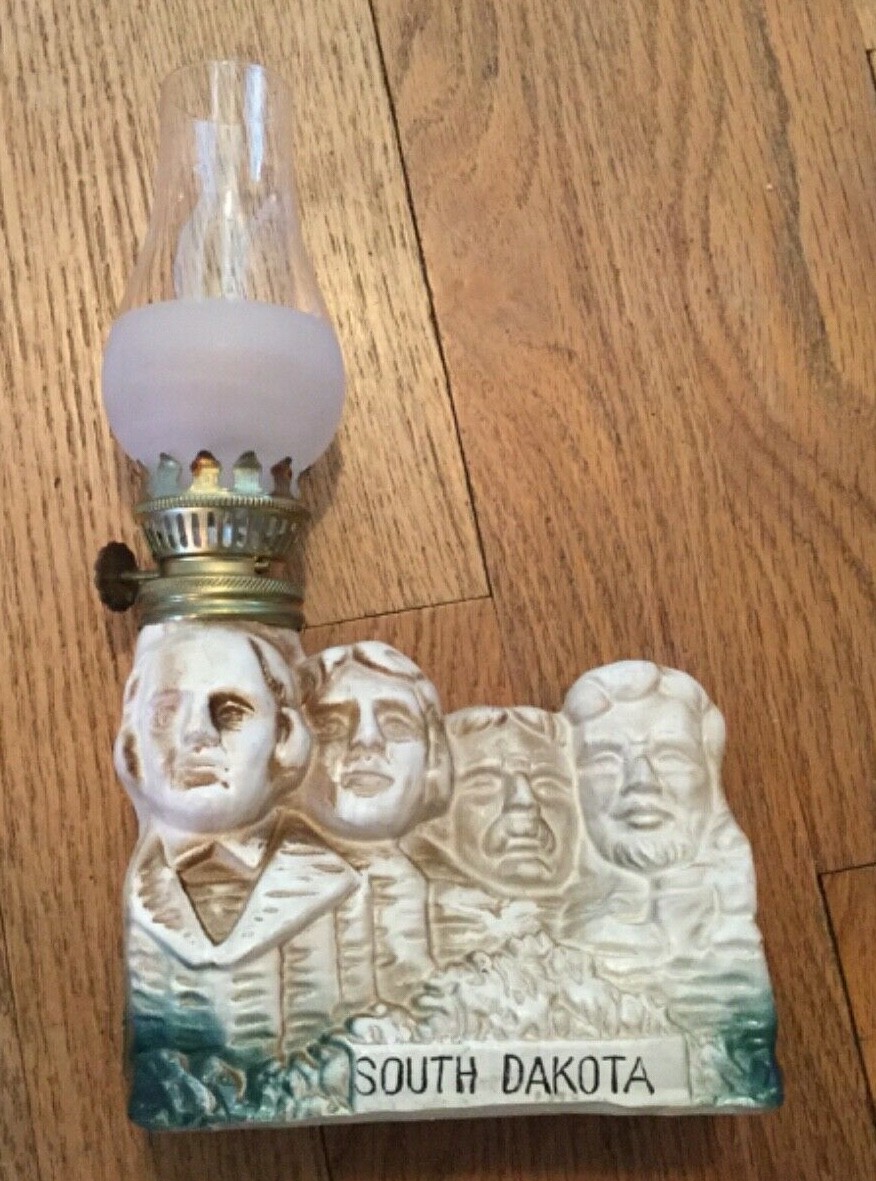 Vintage South Dakota Mt. Rushmore Souvenir Oil Lamp - Enterprises Made in Japan