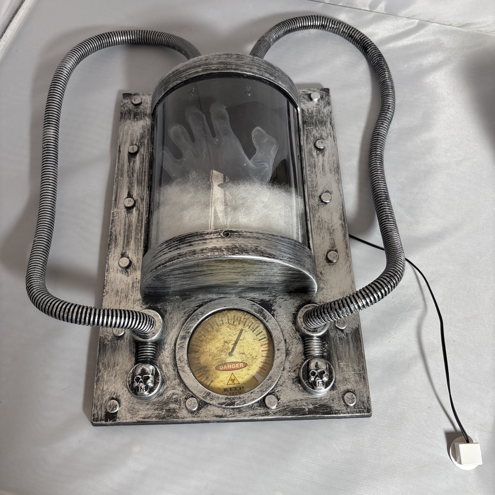 ANIMATED MAD SCIENTIST HIGH VOLTAGE LIGHTS UP SCREAMS HAND FUSE BOX FOAM PROP ANIMATED MAD SCIENTIST HIGH VOLTAGE LIGHTS UP SCREAMS HAND FUSE BOX FOAM PROP
