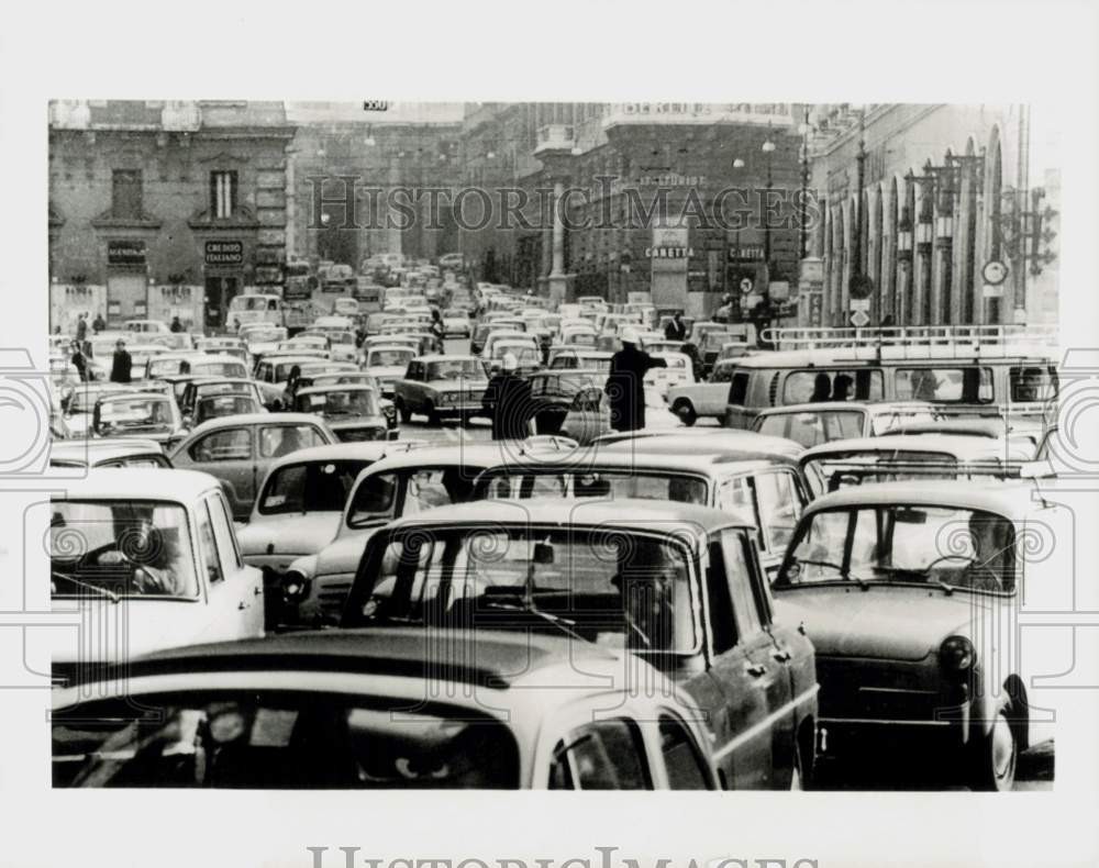 1972 Press Photo Traffic jam in Rome's Central Piazza Venezia - kfx55877