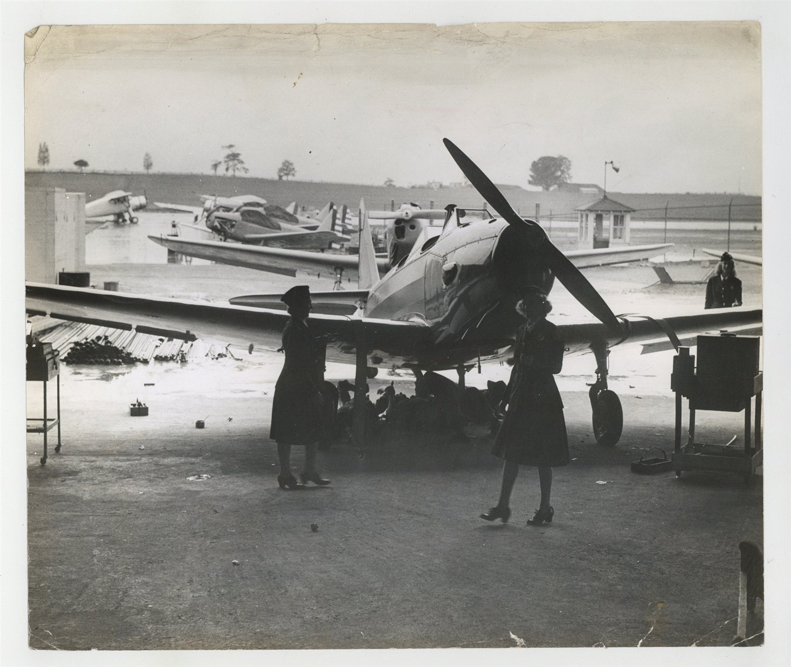 Female Aviation Pioneers 1943 Women Airforce Police Plane Plant WW2 Photo J15539 Female Aviation Pioneers 1943 Women Airforce Police Plane Plant WW2 Photo J15539